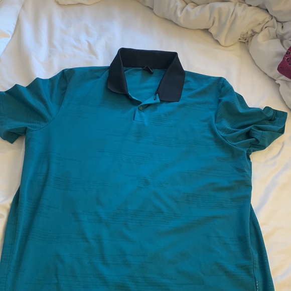 3 Oakley shirt in excellent condition at good price. - Picture 8 of 9